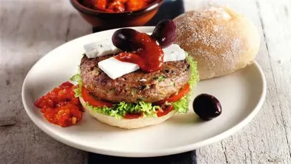 Co to jest hamburger? Poznaj składniki i różnorodność tego przysmaku Co to jest hamburger? Poznaj składniki i różnorodność tego przysmaku