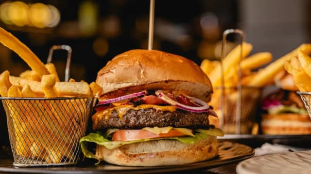 Burger and Co - najlepsze burgery w mieście, które musisz spróbować Burger and Co - najlepsze burgery w mieście, które musisz spróbować