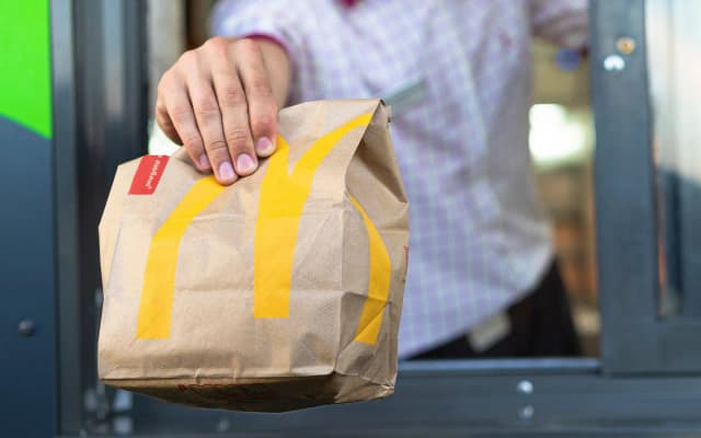 Ile kosztuje burger w McDonald's? Sprawdź ceny i oferty! Ile kosztuje burger w McDonald's? Sprawdź ceny i oferty!