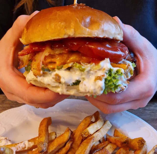 Burger & Co Kielce - najlepsze burgery w mieście, które musisz spróbować Burger & Co Kielce - najlepsze burgery w mieście, które musisz spróbować