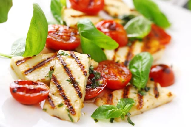 Halloumi z czym łączyć? Najlepsze pomysły na pyszne dania Halloumi z czym łączyć? Najlepsze pomysły na pyszne dania