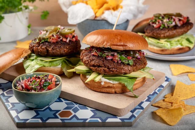 Jakie warzywa do burgera? Odkryj najlepsze dodatki dla smaku Jakie warzywa do burgera? Odkryj najlepsze dodatki dla smaku