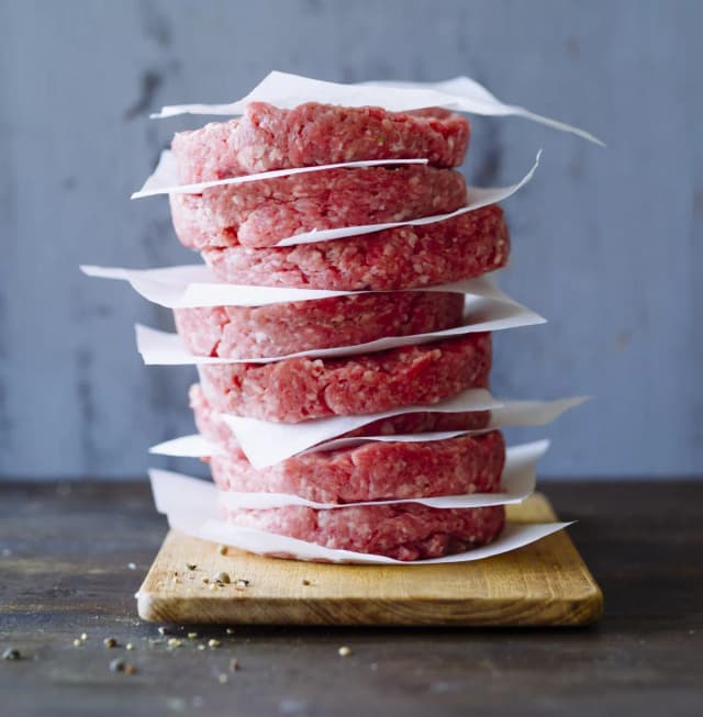 Jak przyprawić mięso na hamburgery, aby zachwycić smakiem Jak przyprawić mięso na hamburgery, aby zachwycić smakiem