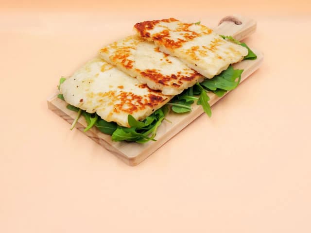 Ser halloumi jak smakuje – odkryj wyjątkowy smak i zastosowania Ser halloumi jak smakuje – odkryj wyjątkowy smak i zastosowania