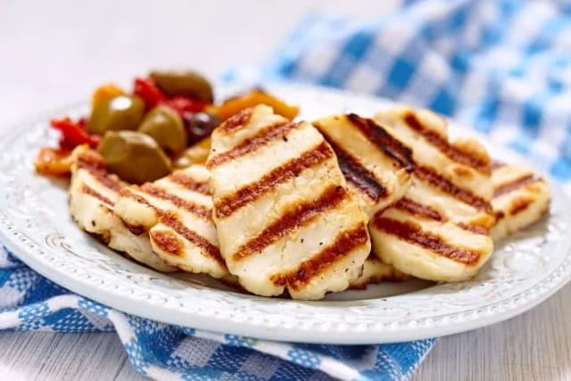 Ser halloumi z czym podawać – najlepsze połączenia i przepisy Ser halloumi z czym podawać – najlepsze połączenia i przepisy
