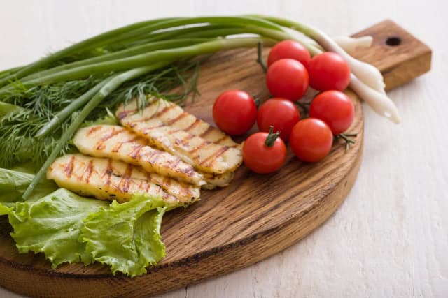 Czy halloumi jest zdrowy? Odkryj jego zalety i zagrożenia dla zdrowia Czy halloumi jest zdrowy? Odkryj jego zalety i zagrożenia dla zdrowia