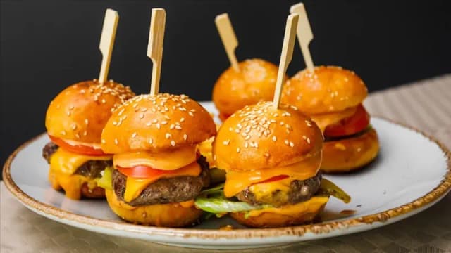 Gdzie kupić bułki do mini burgerów - najlepsze miejsca i porady Gdzie kupić bułki do mini burgerów - najlepsze miejsca i porady
