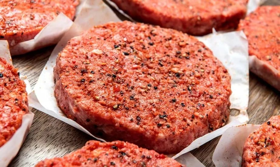 Jak doprawić mięso wołowe na burgery, by uniknąć mdłego smaku Jak doprawić mięso wołowe na burgery, by uniknąć mdłego smaku