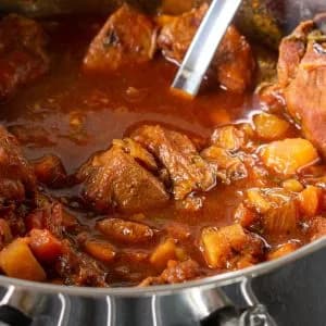 Jak smażyć wołowinę na gulasz, by uniknąć twardego mięsa? Jak smażyć wołowinę na gulasz, by uniknąć twardego mięsa?